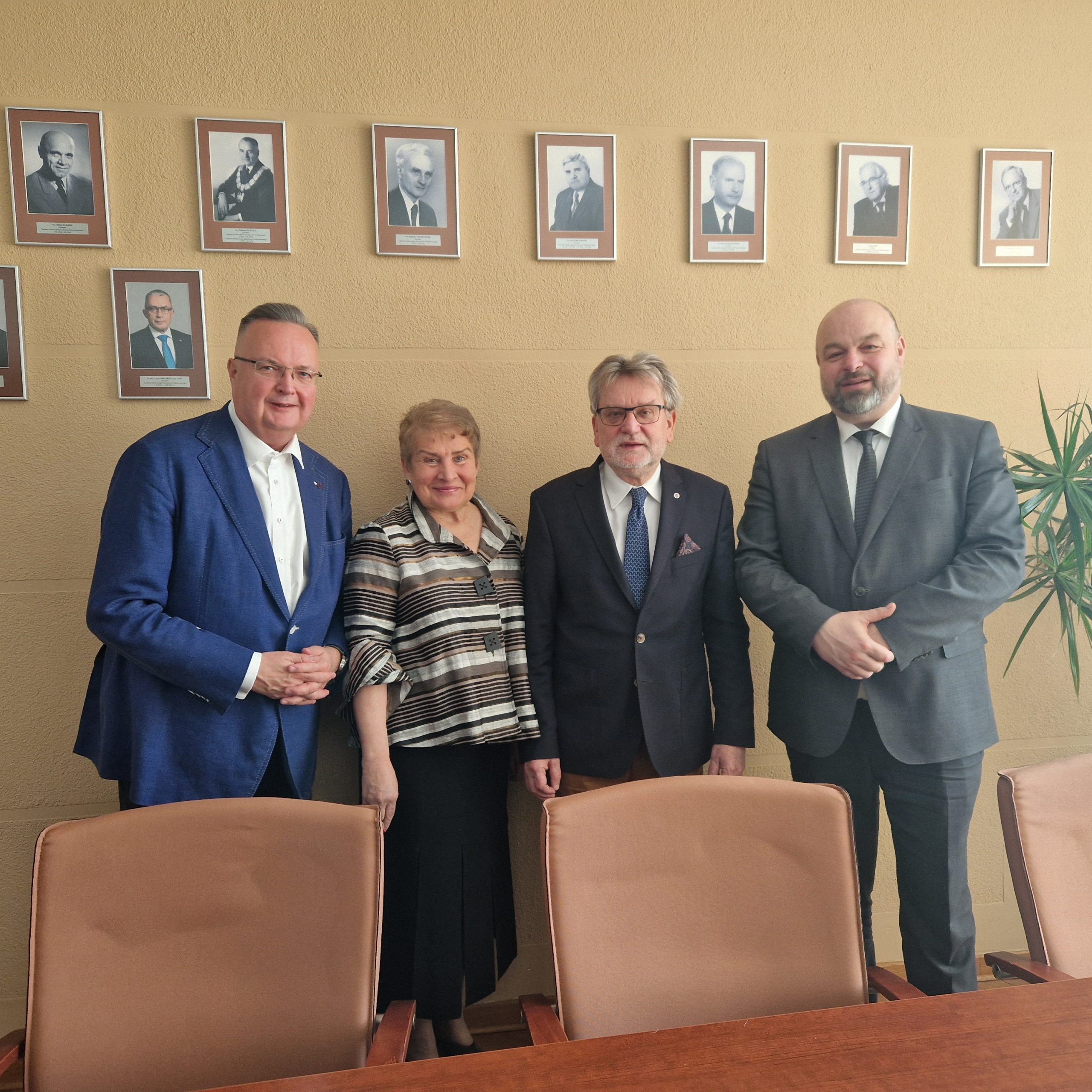 Uczestnicy sotkania dotyczącego wspólnych inicjatyw dydaktycznych SGGW i Centrum Medycznego Kształcenia Podyplomowego